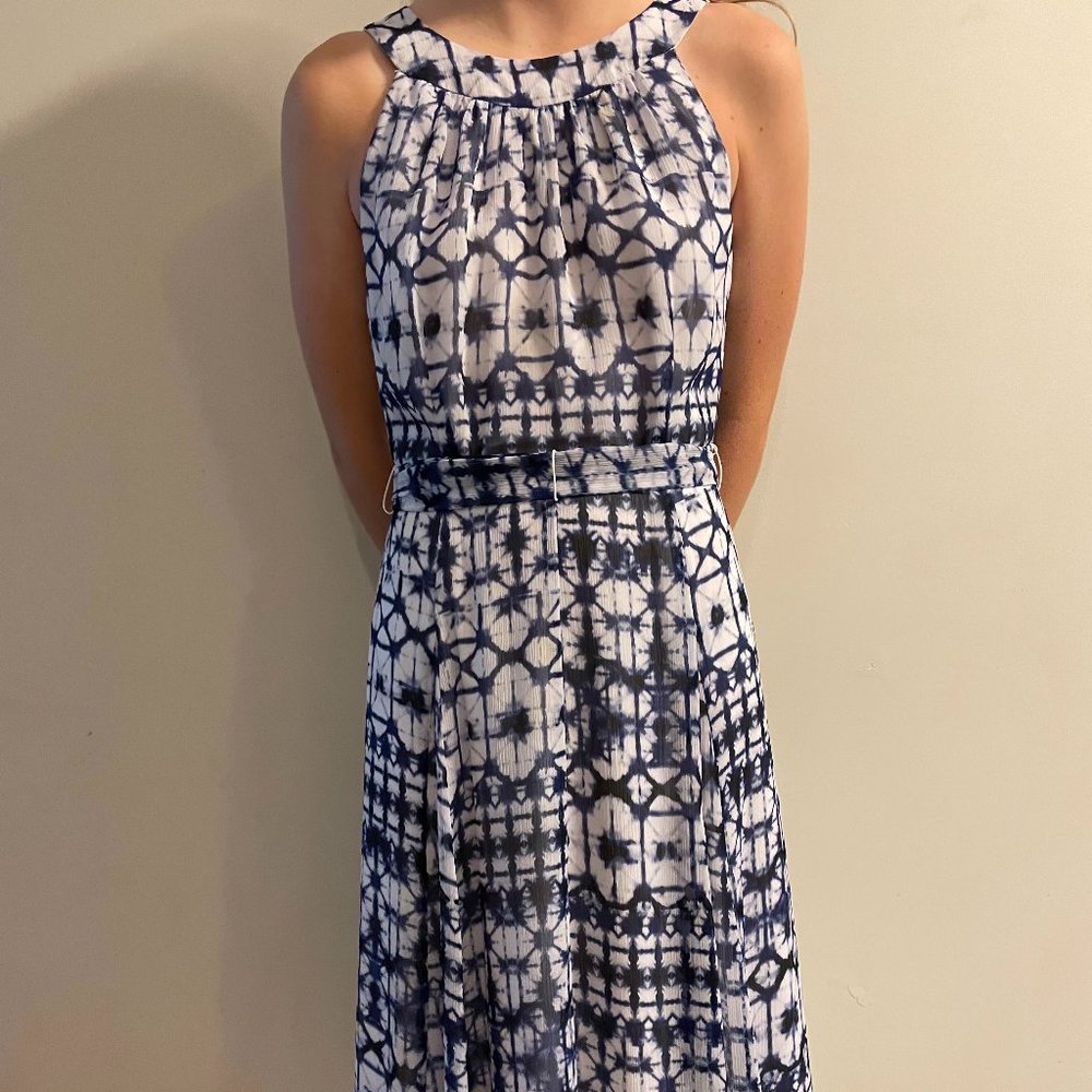 Chaps size 6 sheer blue tie-dye formal maxi dress- Gorgeous pattern and neckline